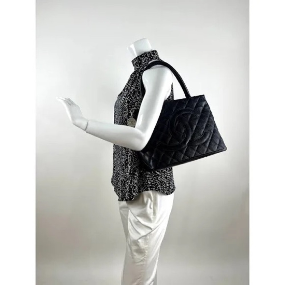 Authenticity Guarantee CHANEL Medallion Quilted CC Hand Tote Bag Purse Black Cav